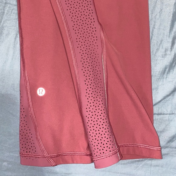 Lululemon Light Pink Crop Leggings with Pockets - Picture 4 of 5